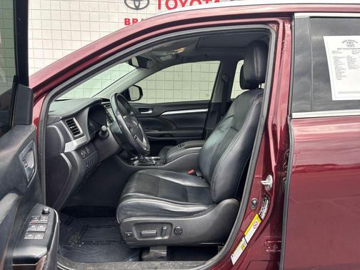 Ooh La La Rouge Mica 2017 Toyota Highlander XLE