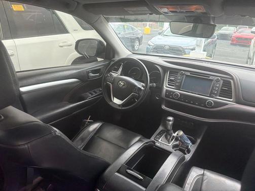 Ooh La La Rouge Mica 2017 Toyota Highlander XLE