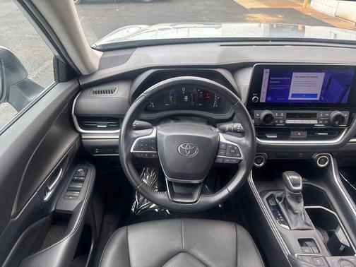 Celestial Silver Metallic 2025 Toyota Grand Highlander XLE