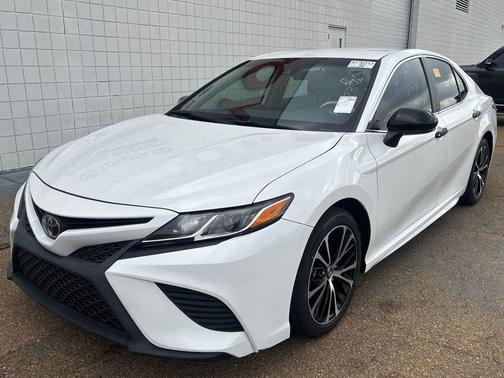 2020 Toyota Camry SE