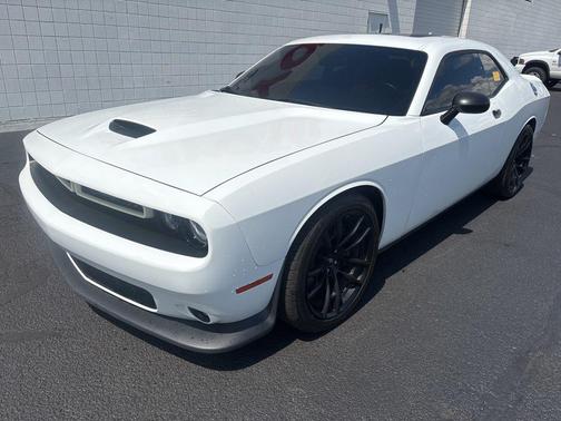 White Knuckle Clearcoat 2022 Dodge Challenger R/T