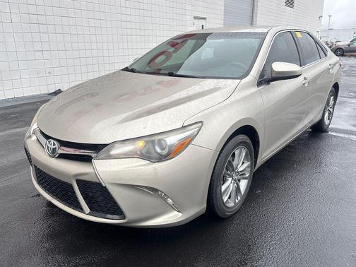 Creme Brulee Mica 2017 Toyota Camry SE