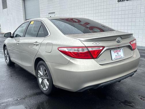 Creme Brulee Mica 2017 Toyota Camry SE