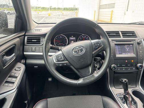 Creme Brulee Mica 2017 Toyota Camry SE