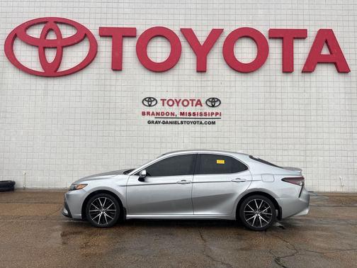 Celestial Silver Metallic 2024 Toyota Camry SE