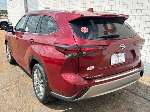 2026 Toyota Highlander Hybrid Platinum