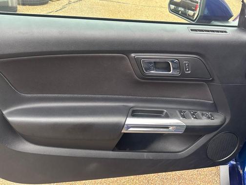 2016 Ford Mustang V6