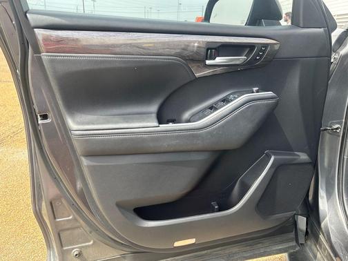 Magnetic Gray Metallic 2021 Toyota Highlander Limited