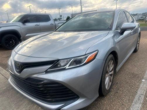 Celestial Silver Metallic 2019 Toyota Camry LE