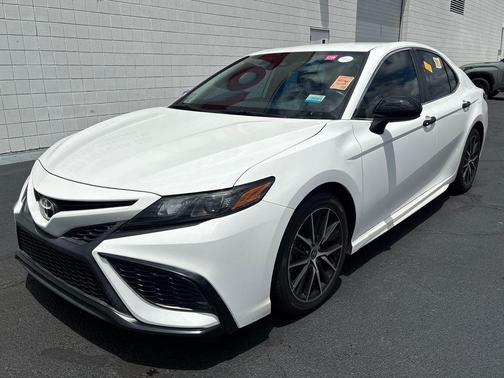 Super White 2021 Toyota Camry SE