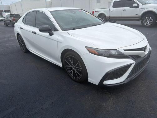Super White 2021 Toyota Camry SE