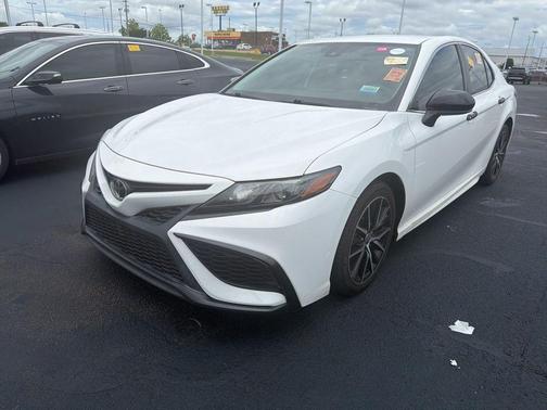 Super White 2021 Toyota Camry SE