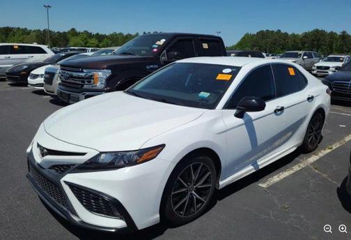 Super White 2021 Toyota Camry SE