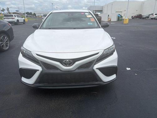 Super White 2021 Toyota Camry SE