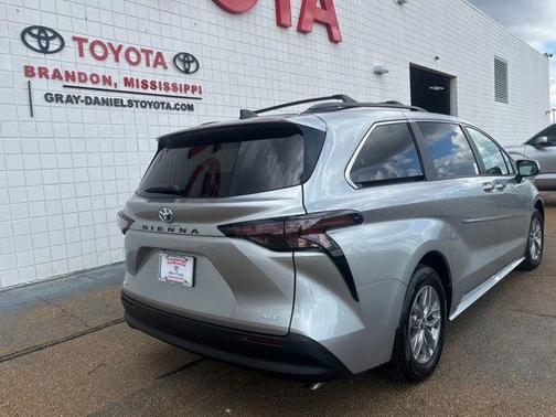 2025 Toyota Sienna XLE