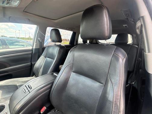 Midnight Black Metallic 2019 Toyota Highlander Limited