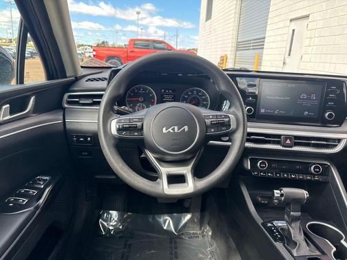 2023 Kia K5 LXS
