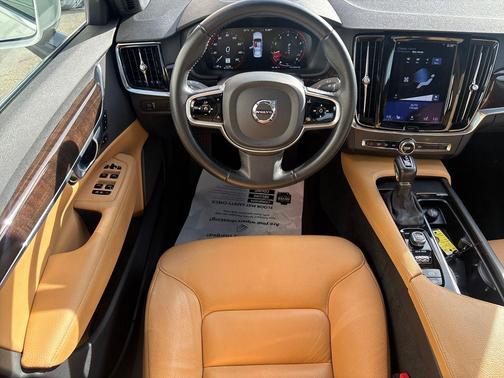 2017 Volvo S90 T6 Momentum