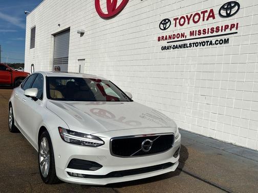 2017 Volvo S90 T6 Momentum