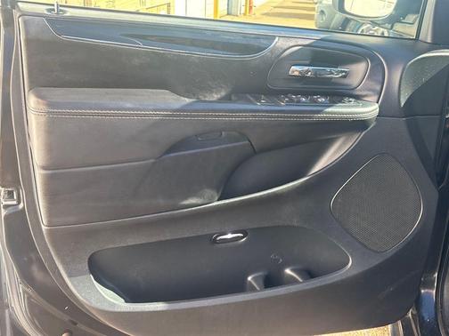 2014 Chrysler Town & Country S