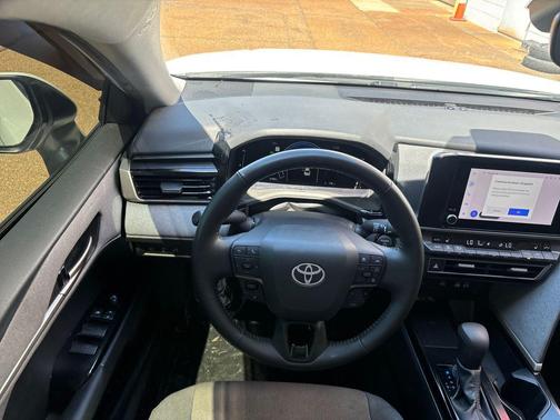 Ice Cap 2025 Toyota Camry LE