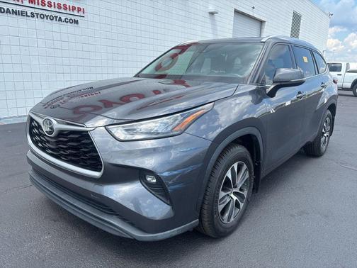 Magnetic Gray Metallic 2020 Toyota Highlander XLE