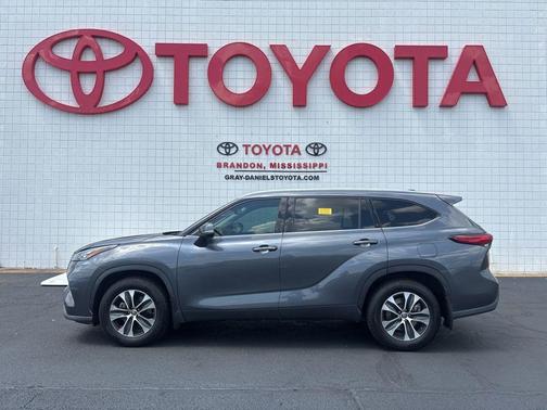 Magnetic Gray Metallic 2020 Toyota Highlander XLE