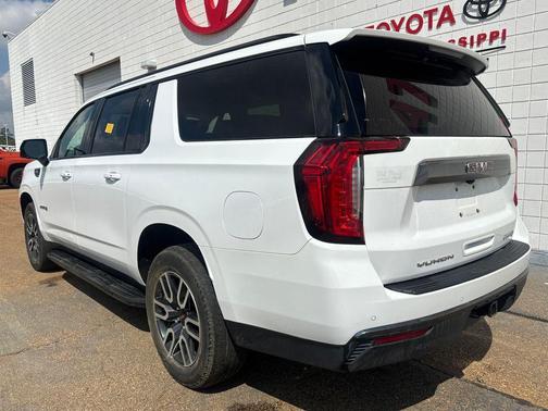 2021 GMC Yukon XL 4WD AT4