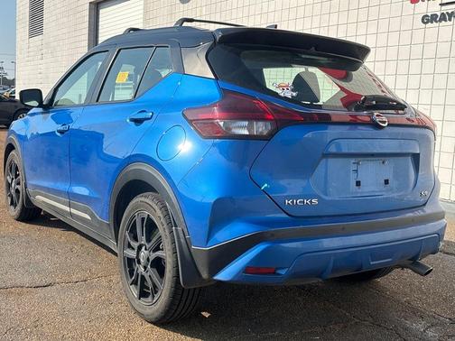 2021 Nissan Kicks SR