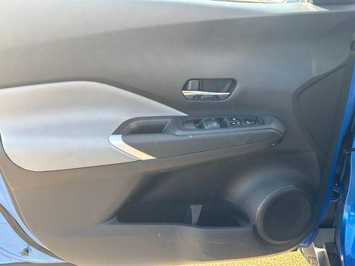 2021 Nissan Kicks SR