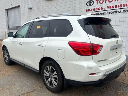 2020 Nissan Pathfinder SL 4WD