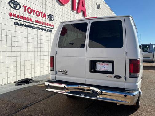 2010 Ford E350 Super Duty XLT