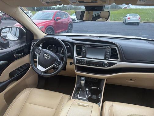 Blizzard Pearl 2018 Toyota Highlander XLE
