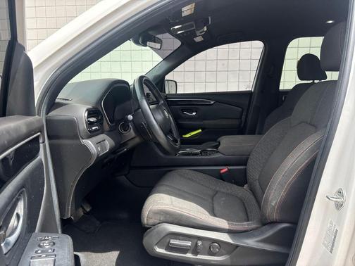 Platinum White Pearl 2025 Honda Pilot Sport