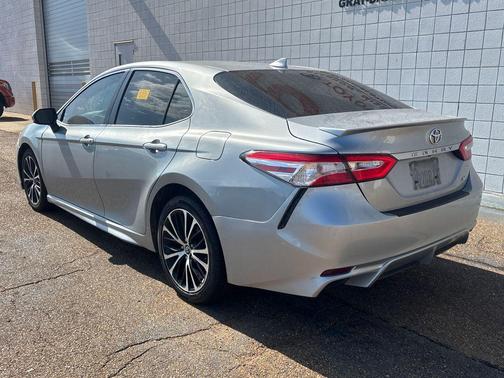 Celestial Silver Metallic 2020 Toyota Camry SE