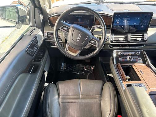 2022 Lincoln Navigator Black Label