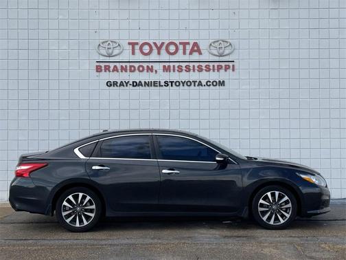 Photo 2 of 29 of 2017 Nissan Altima 2.5 SL