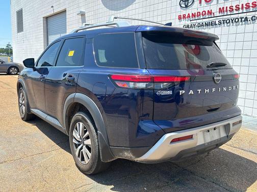 Deep Ocean Blue Pearl 2023 Nissan Pathfinder SL FWD