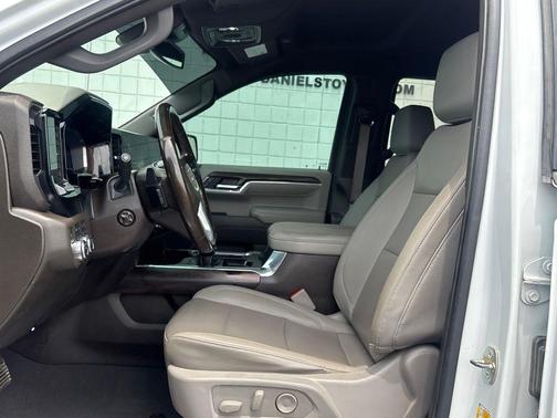 Summit White 2023 GMC Sierra 1500 SLT