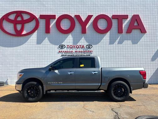 Gun Metallic 2018 Nissan Titan SV