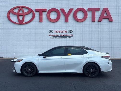 Wind Chill Pearl/Midnight Black Metallic 2022 Toyota Camry XSE
