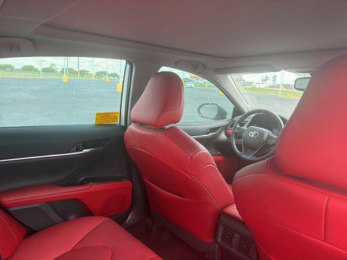 Wind Chill Pearl/Midnight Black Metallic 2022 Toyota Camry XSE