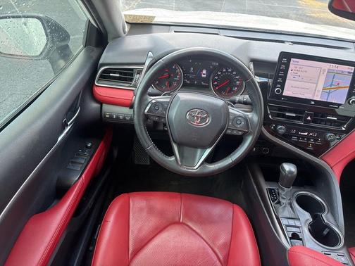 Wind Chill Pearl/Midnight Black Metallic 2022 Toyota Camry XSE