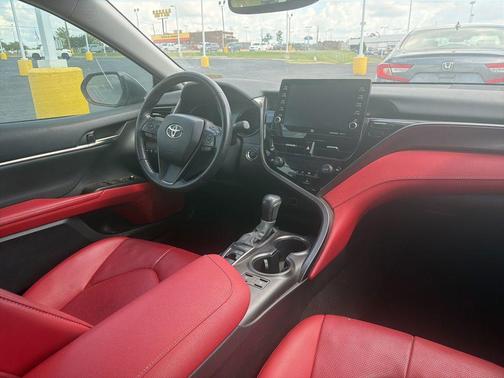 Wind Chill Pearl/Midnight Black Metallic 2022 Toyota Camry XSE