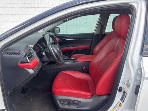 Wind Chill Pearl/Midnight Black Metallic 2022 Toyota Camry XSE