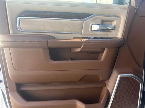 2020 RAM 2500 Laramie Crew Cab 4X4 6'4' Box