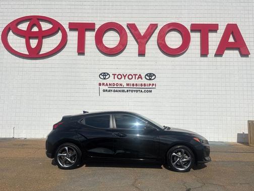 2019 Hyundai Veloster 2