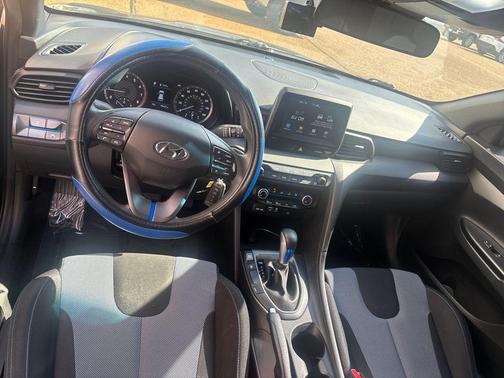 2019 Hyundai Veloster 2