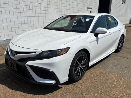 Ice Cap 2023 Toyota Camry SE