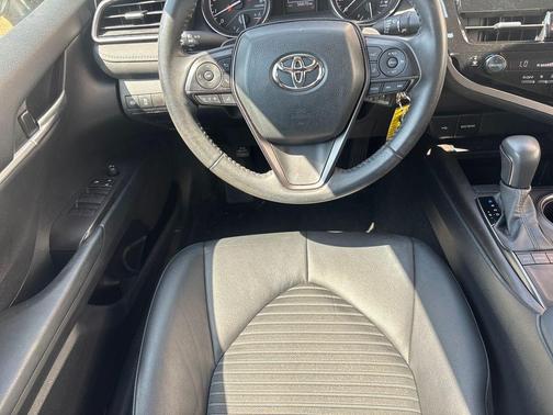 Ice Cap 2023 Toyota Camry SE